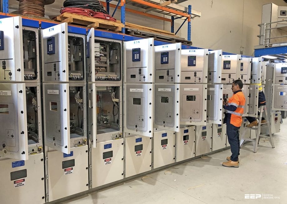 Instalação de painel elétrico de média tensão
